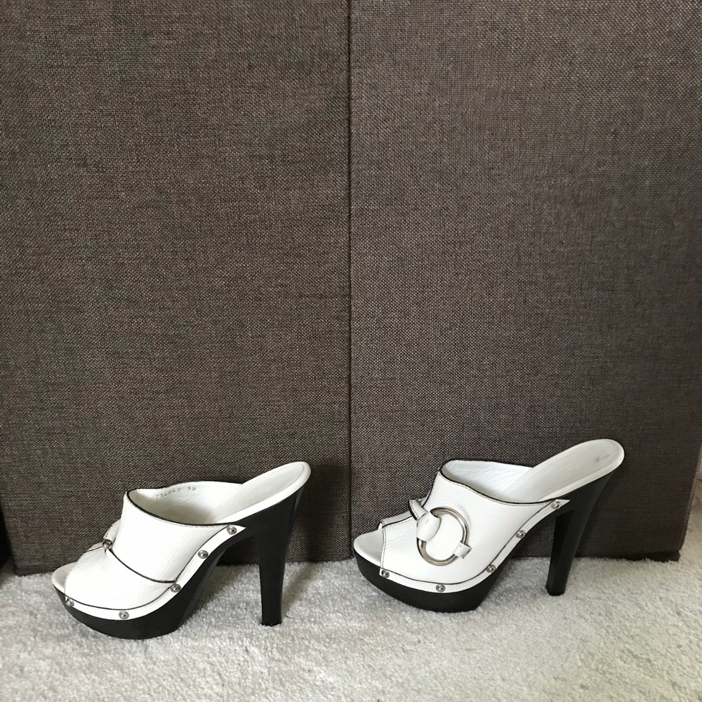 Never worn Gucci white high heel sandal/mules